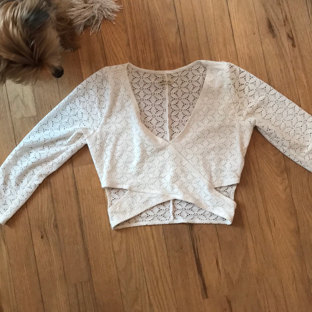 White quarter sleeve crop top